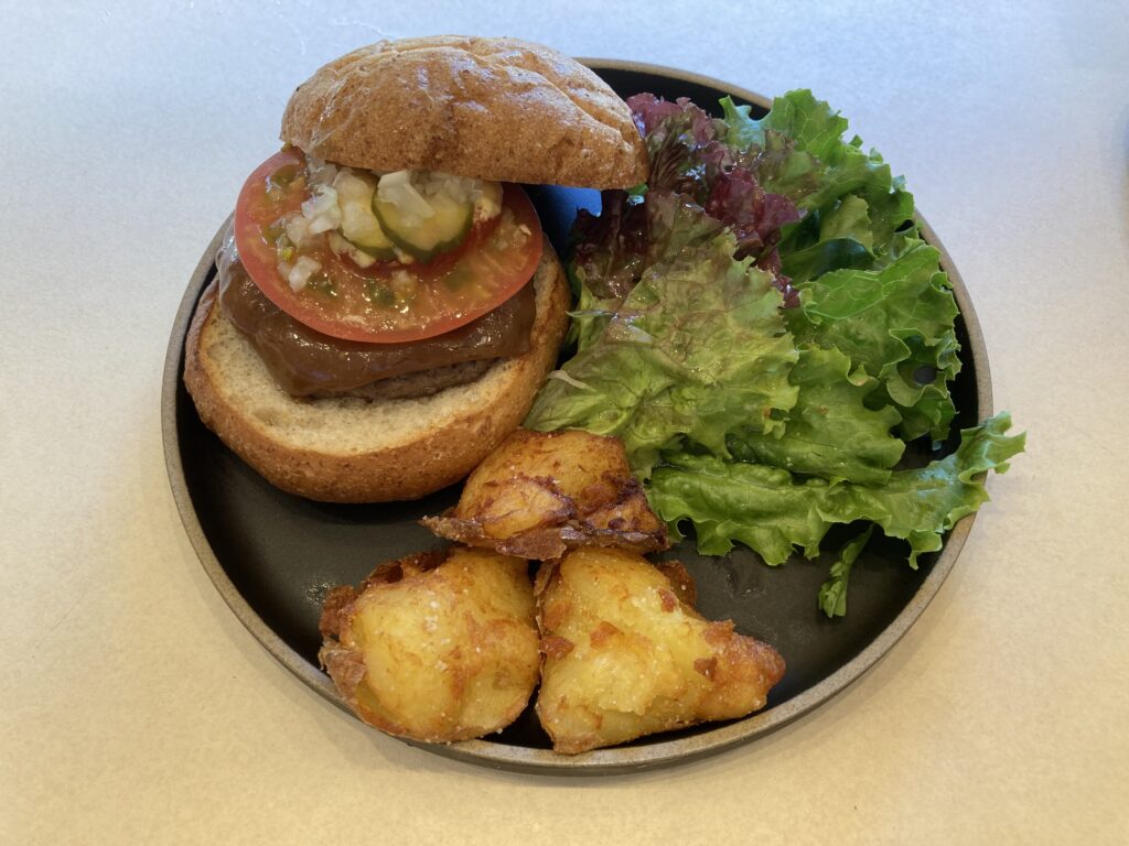 とちぎ和牛のブラウンチーズビーフバーガー