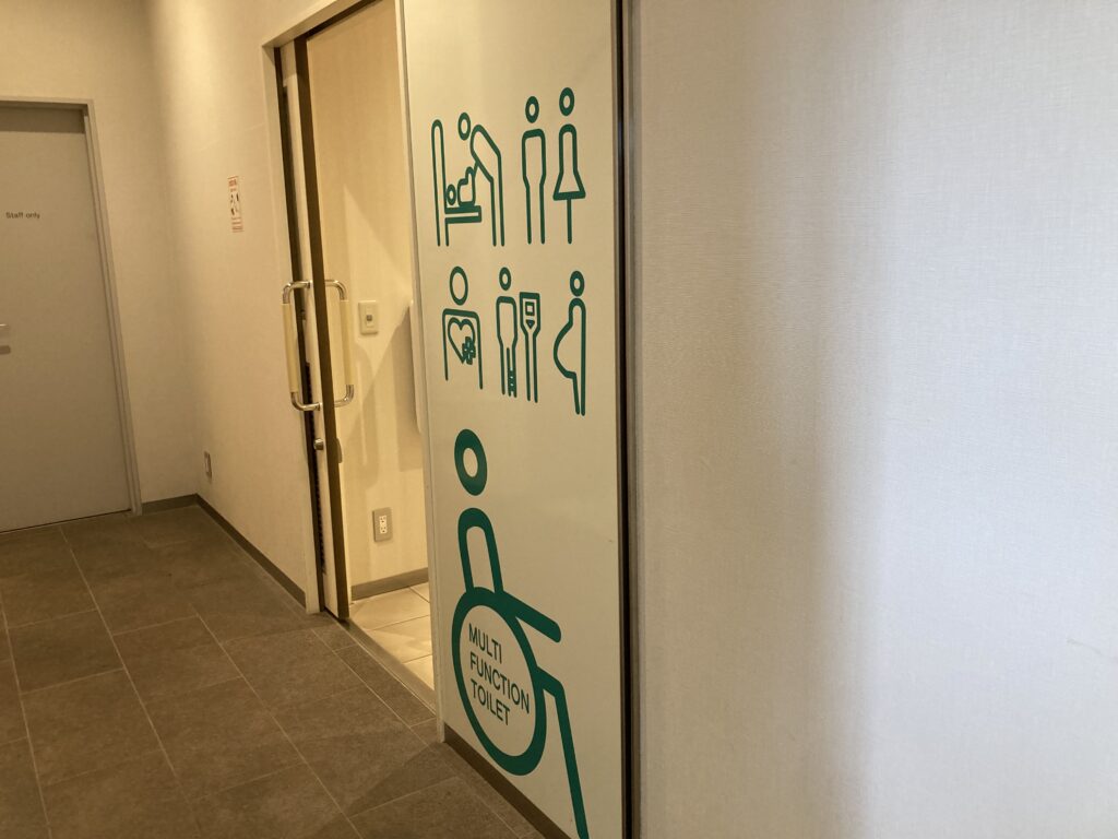 多目的トイレ入口