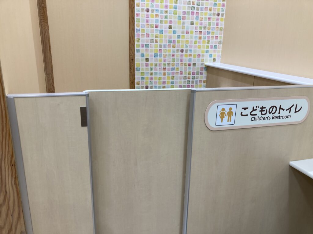 アリオ蘇我２階赤ちゃん休憩室こどものトイレ入口