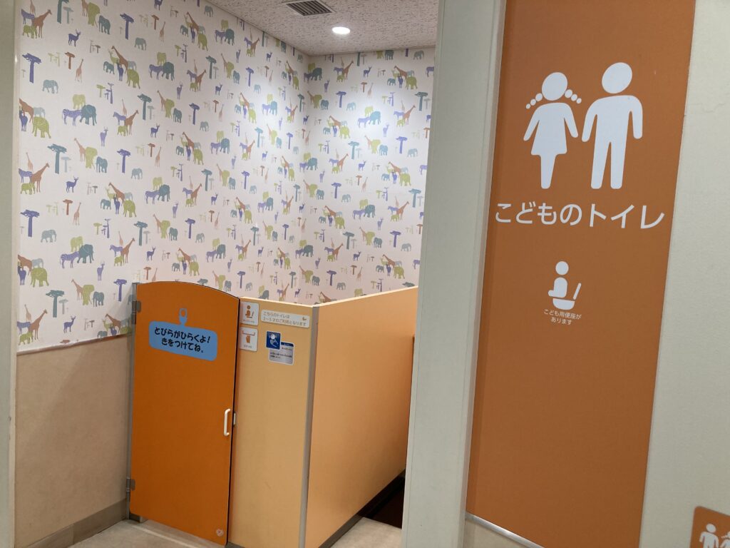 アリオ市原1階こどものトイレ入口