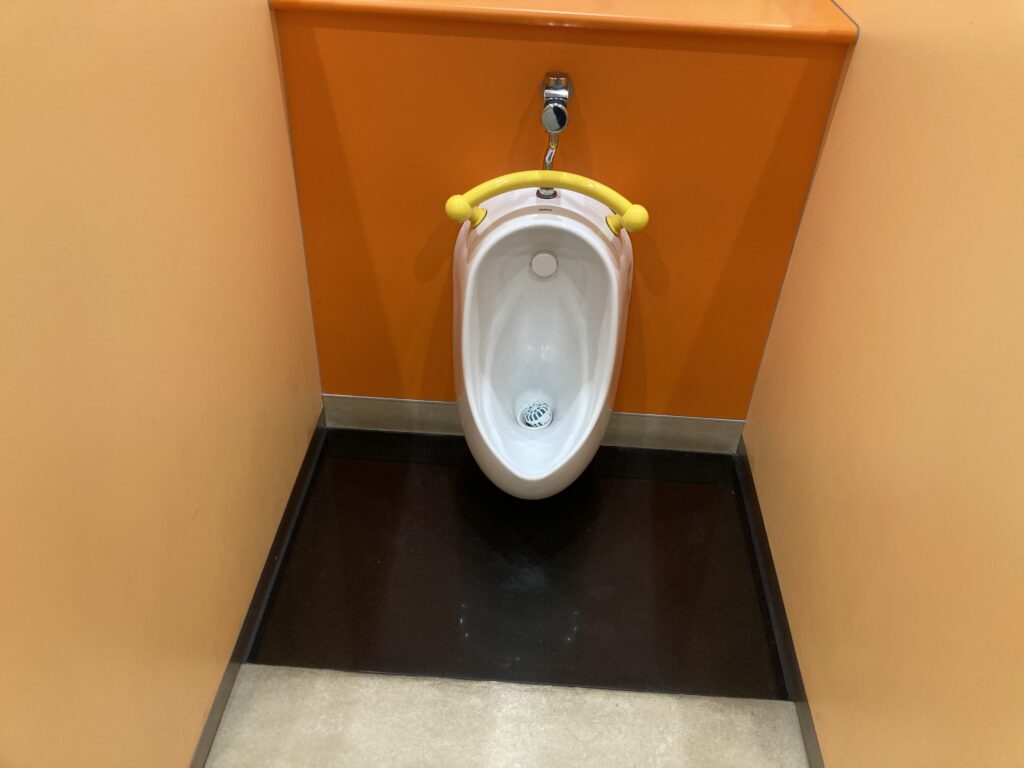 アリオ市原1階こどものトイレ便器