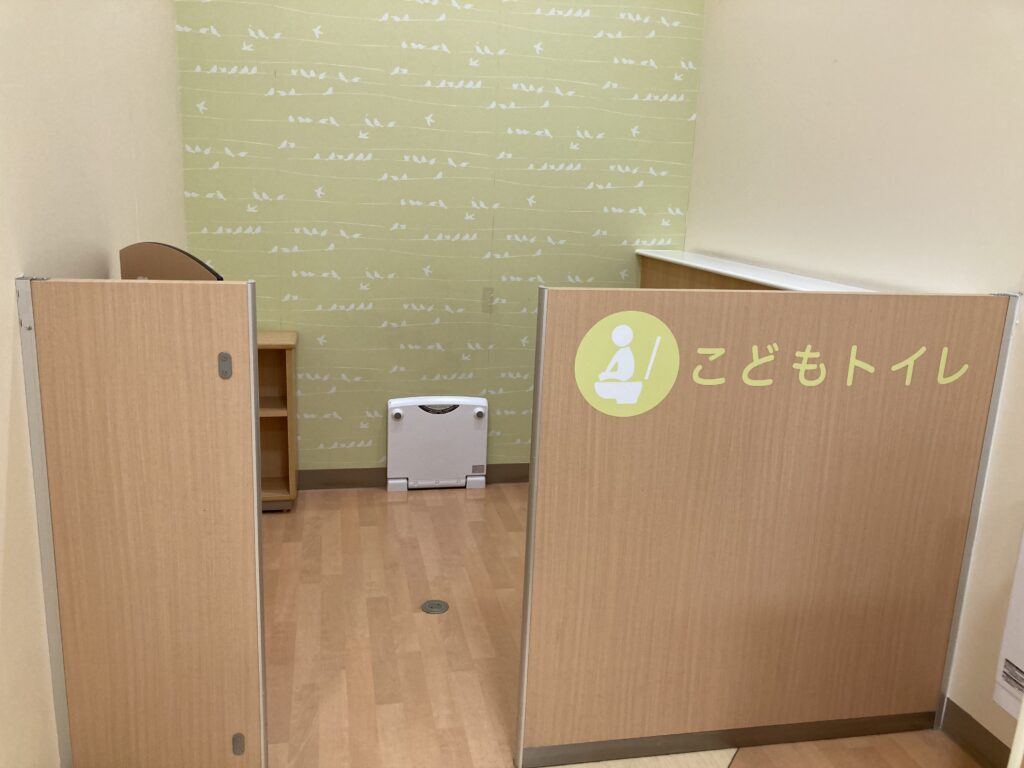 アリオ市原赤ちゃん休憩室こどもトイレ入口