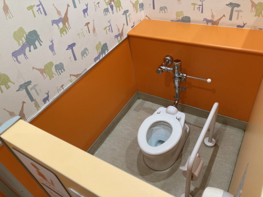 アリオ市原2階こどものトイレ便器