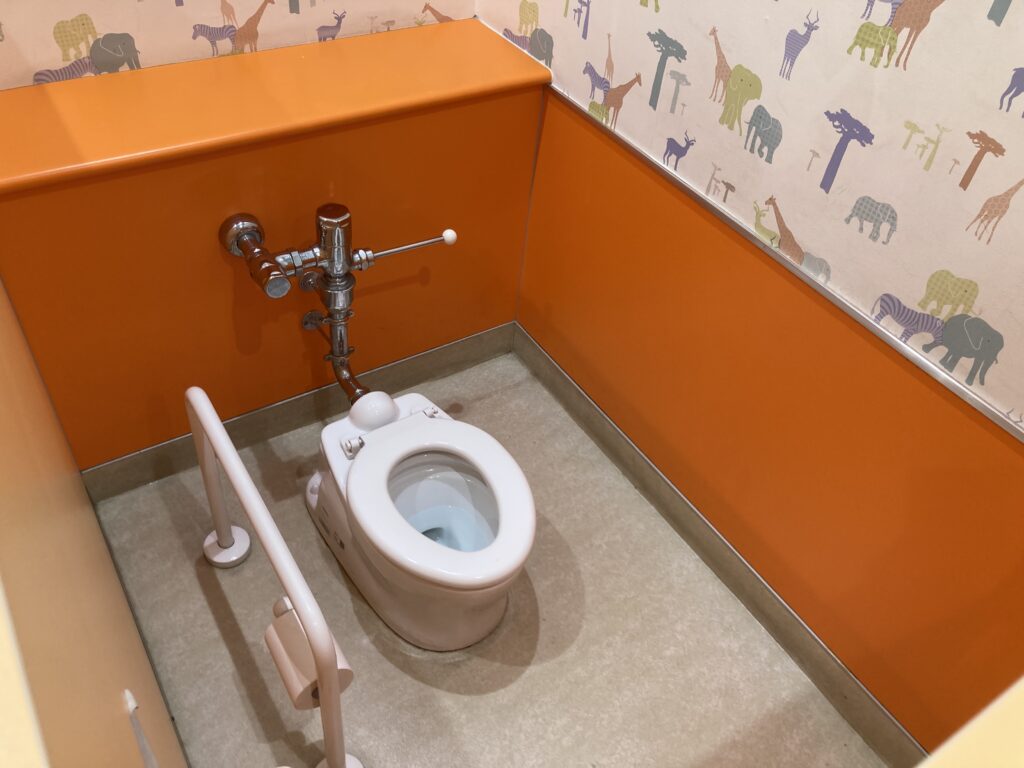 アリオ市原2階こどものトイレ便器