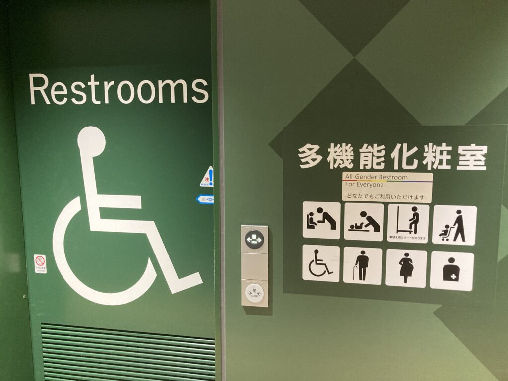 有楽町駅多目的トイレ入口