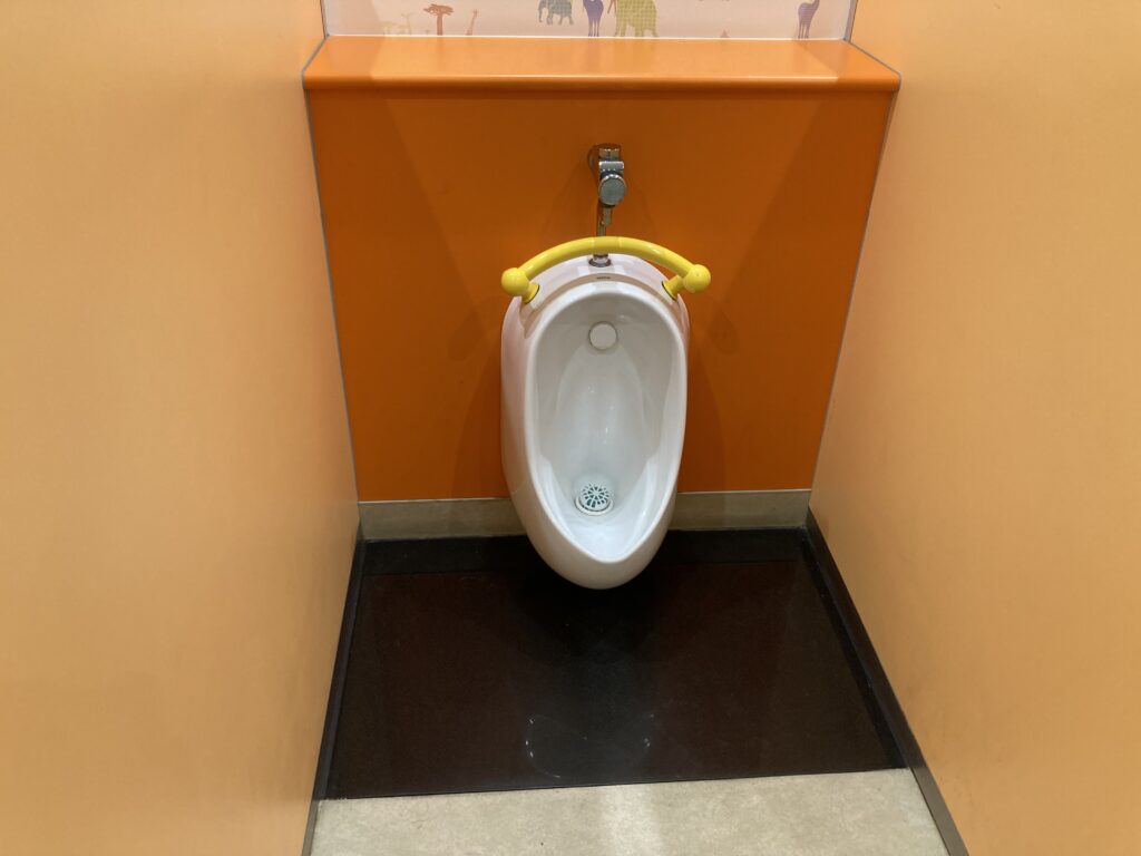 アリオ市原2階こどものトイレ便器