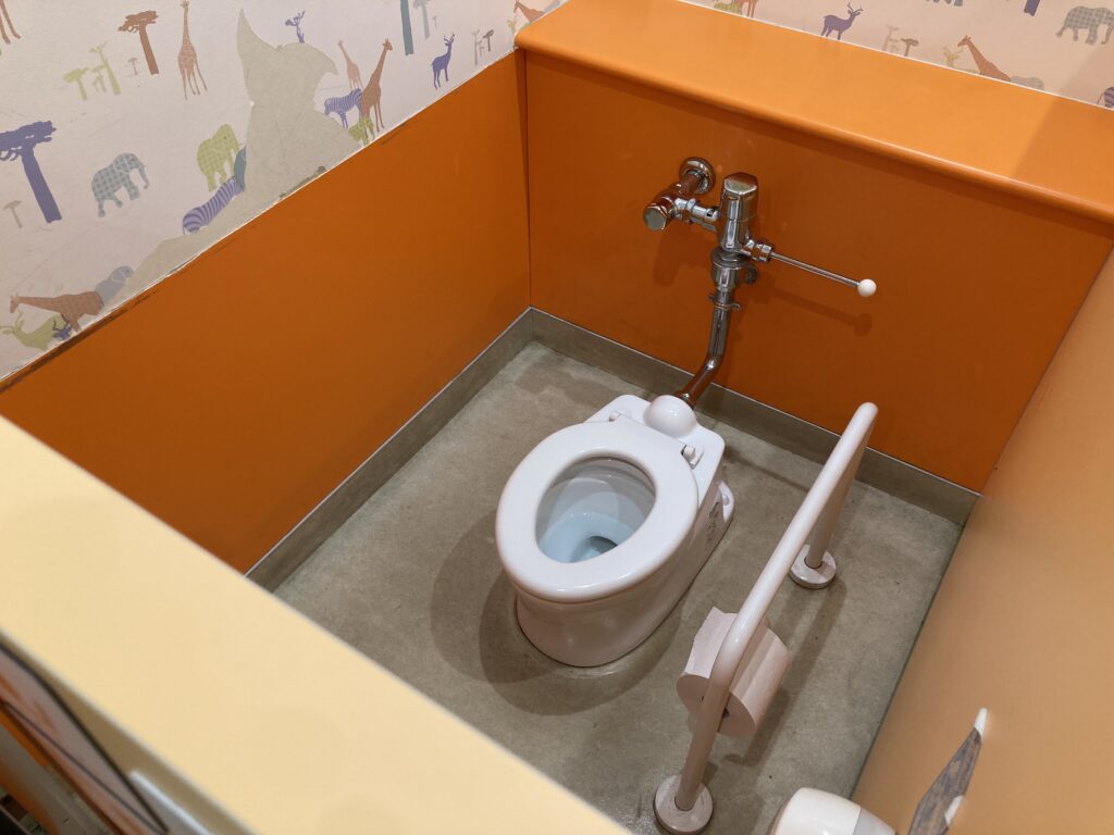 アリオ市原1階こどものトイレ便器