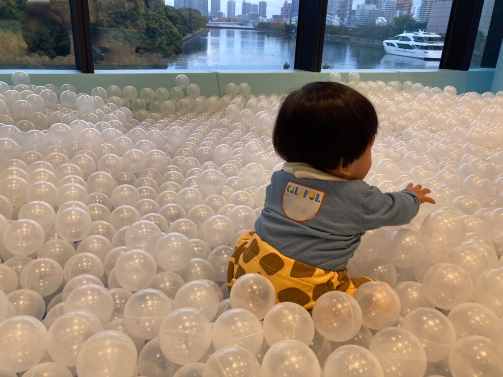 シーエリアで遊ぶ様子