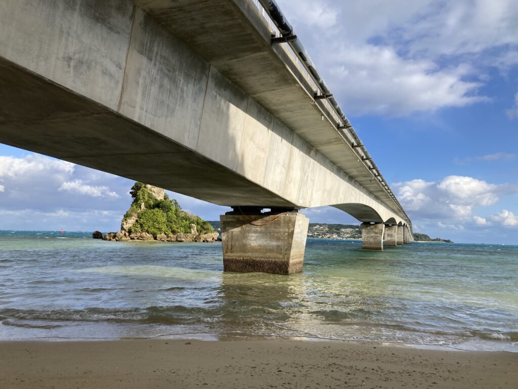 古宇利大橋の下からの景色