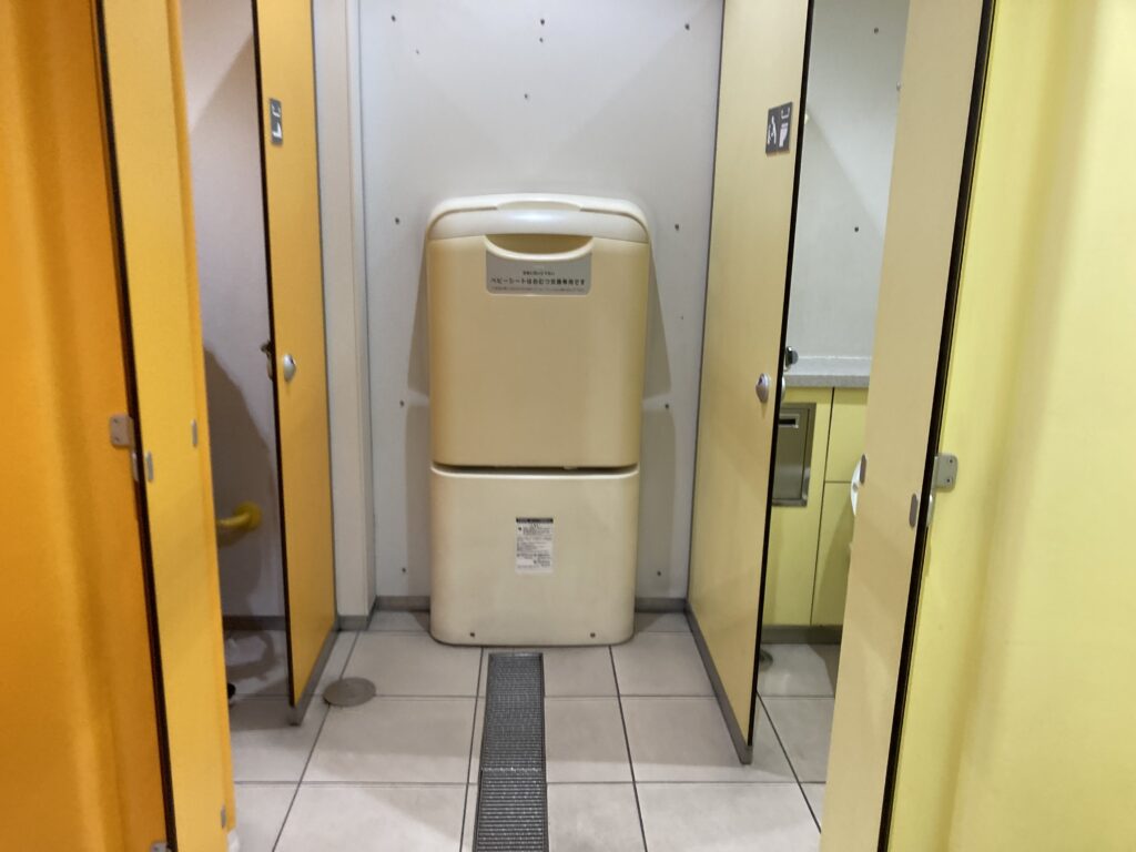 桜木町駅女性用トイレ内