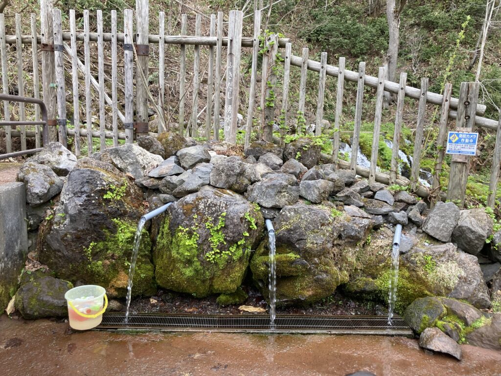 湧水を汲む場所