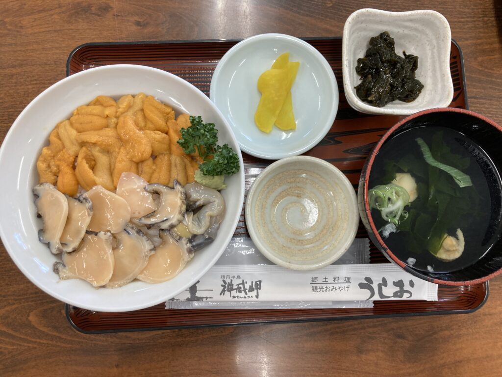 食堂うしおでの食事