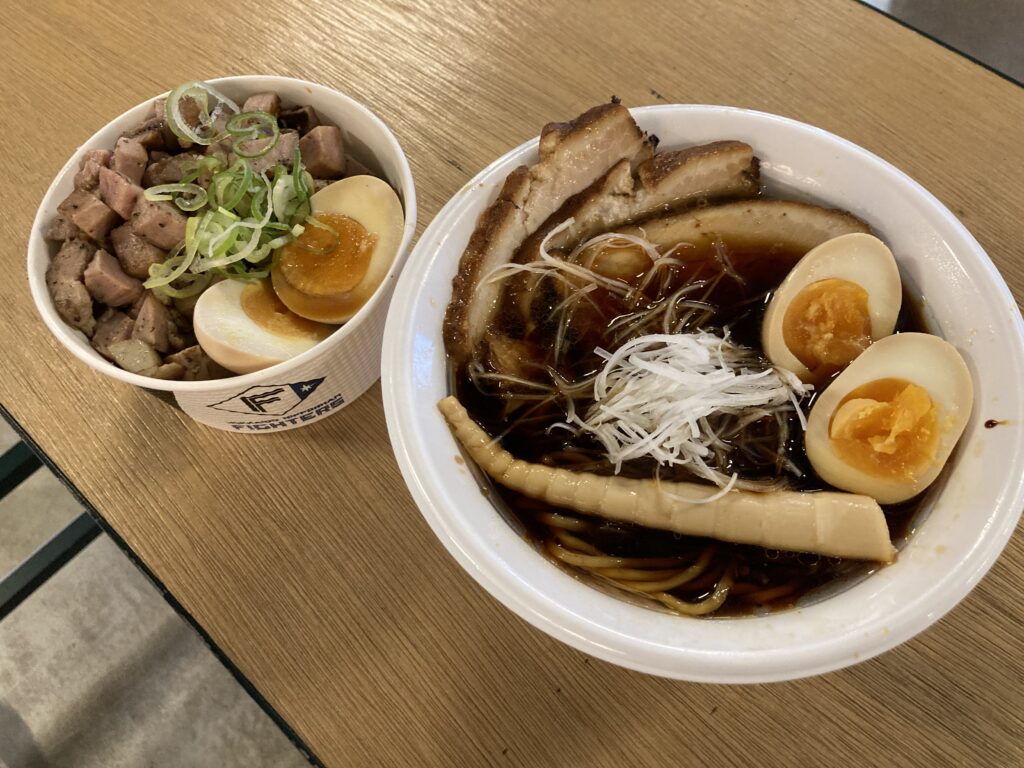 エスコンフィールド京都貝出汁醤油ラーメン